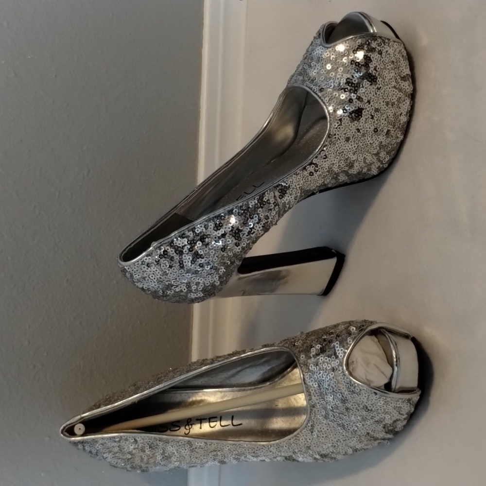 NEW ... KiSS & TELL sequin platforms